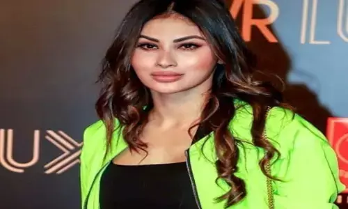 మౌని రాయ్ ని చూసి షాక్ అయ్యారు