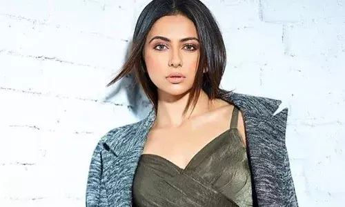 కత్తిలాంటి రకుల్..ఎక్కడా తగ్గదు