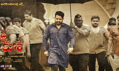 మాస్ ని వదలవా?