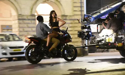 పూరి సినిమాలో విజయ్ లుక్?