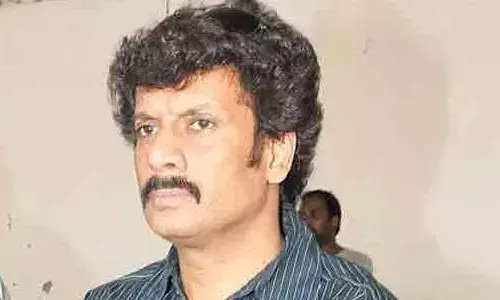 ఆయనకే సినిమాల్లేవు.. నాకేం వేషమిస్తాడు!!